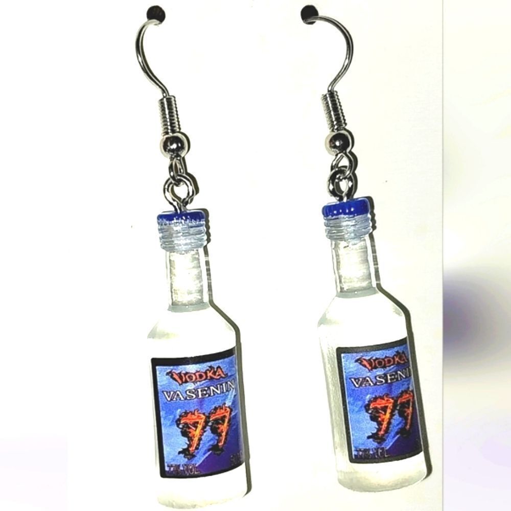 Super cute retro boozy resin earring